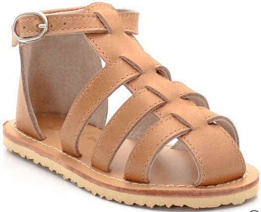 R essentiel
Leather Sandals with Buckled Strap